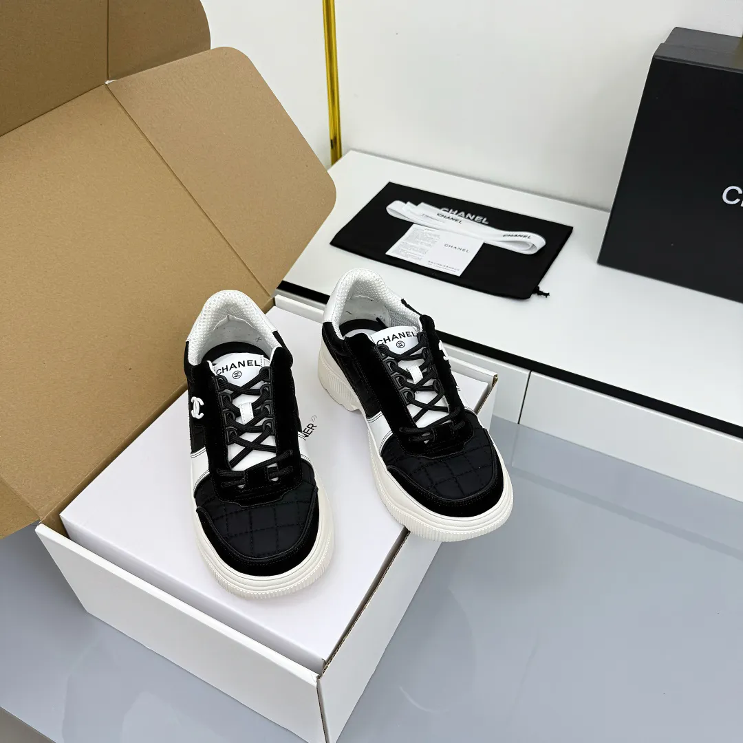 👟👟Ex-factory price 620👟👟 Chanel bread shoes ~ original calfskin panda shoes Chanel 25C latest hot style panda black and white sports shoes casual sneakers Xiaoxiang hot item classic black and white panda color coco girls must pay Fabric: original custom mixed sheepskin lining: original imported breathable mesh lining outsole: Original molded rubber + TPU combination Size: Women's 35-41